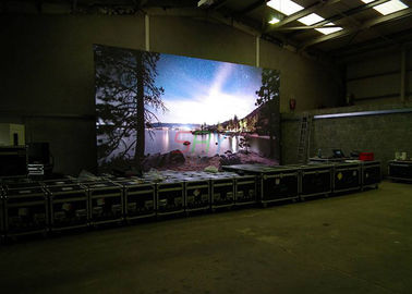 China HD 4mm Ultra Bright Outdoor Full Color LED Display Waterproof IP65 , Portable supplier